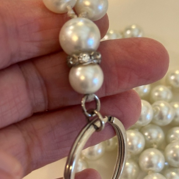 Pearl Lanyard - 20”L Heavy Duty Faux Pearl Beaded Lanyard ID Holder - Picture 4 of 5